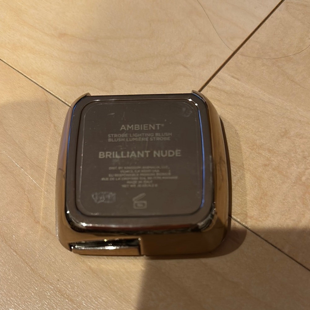 Hourglass strobe Lighting Blush Brilliant Nude Blush